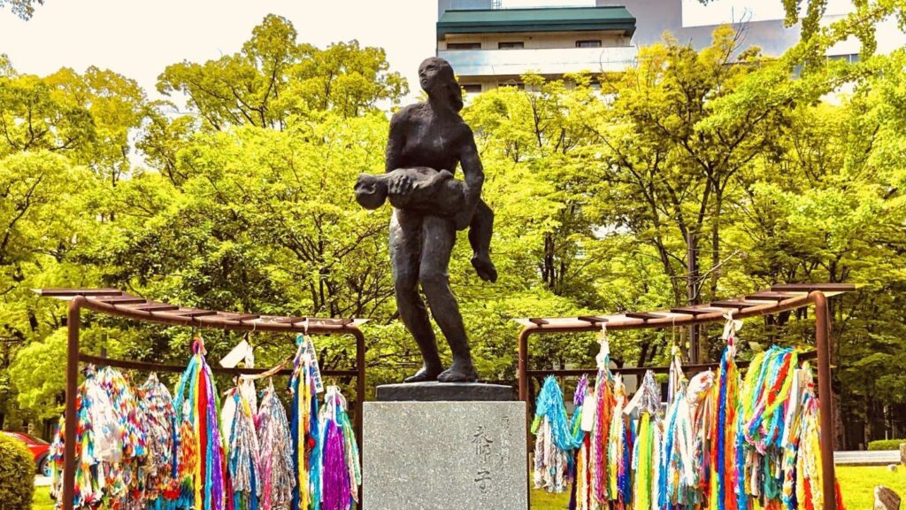 Hiroshima Peace Memorial Park Teacher and child statue