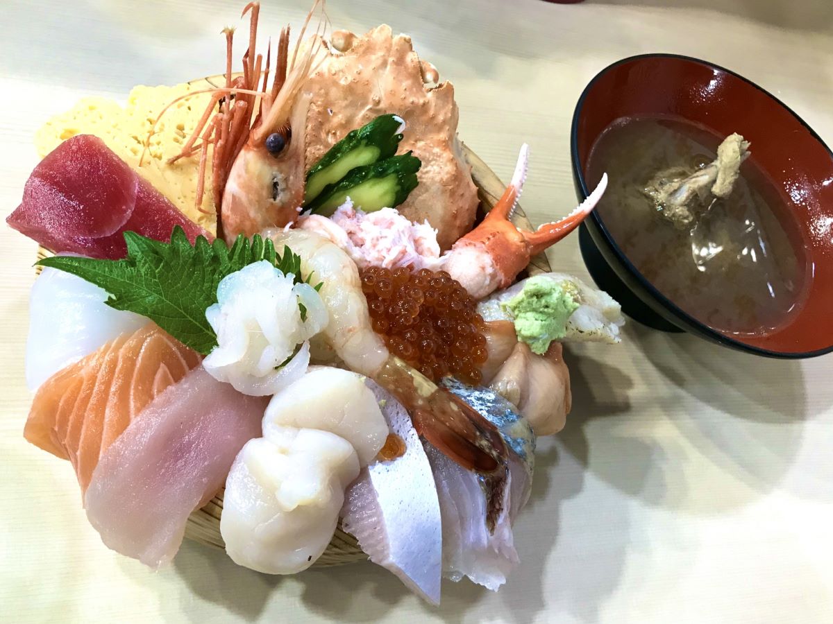Seafood rice bowl at Omicho Market in Kanazawa