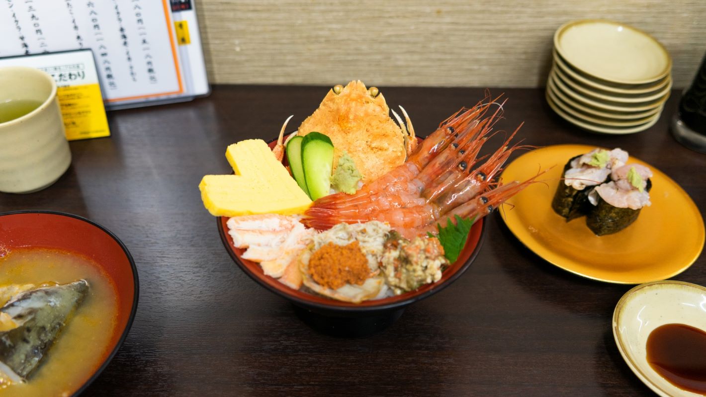 Seafood rice bowl at Omicho Market in Kanazawa