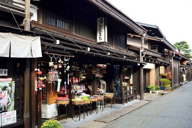 Takayama Full Day Private Tour with Guide ()