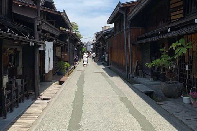 Takayama Old Town Walking Tour ()