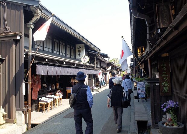 Takayama Night Tour With Local Meal and Drinks - Quick Takeaways