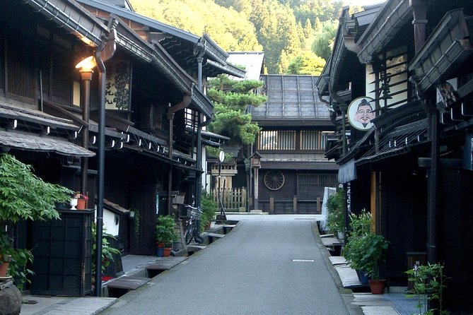 Takayama Full-Day Private Tour With Government Licensed Guide - Negative Customer Experience