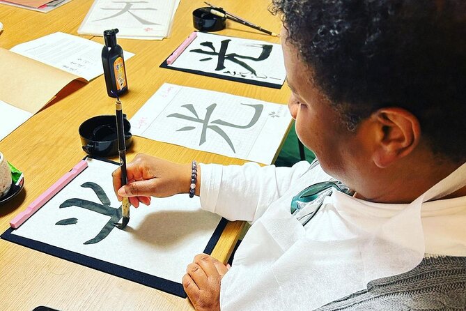 Private Japanese Calligraphy Class in Kyoto - Traditional Japanese Culture Experience