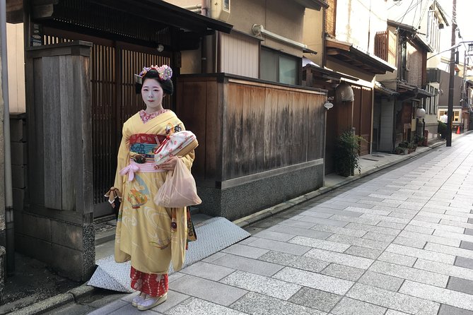 Discover Kyoto's Geisha District of Gion! - History of Gion: From Humble Beginnings to a Geisha Hotspot