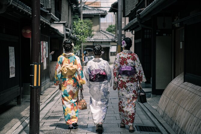 2 Hours Tour in Historic Gion: Geisha Spotting Area Tour - Weather-dependent Experience