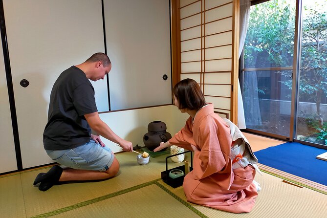 Kyoto Small Group Tea Ceremony at Local House - Background