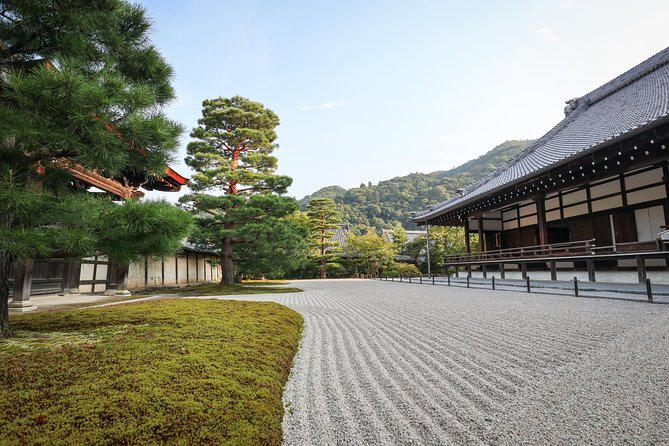 Small-Group Walking Tour With Kyoto-Style Lunch, Arashiyama - Exploring the Historic Temples: Unveiling Arashiyamas Spiritual Side