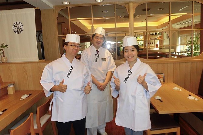 Tsukiji Outer Market and Sushi Making Private Tour - Private Tour With Professional Guide