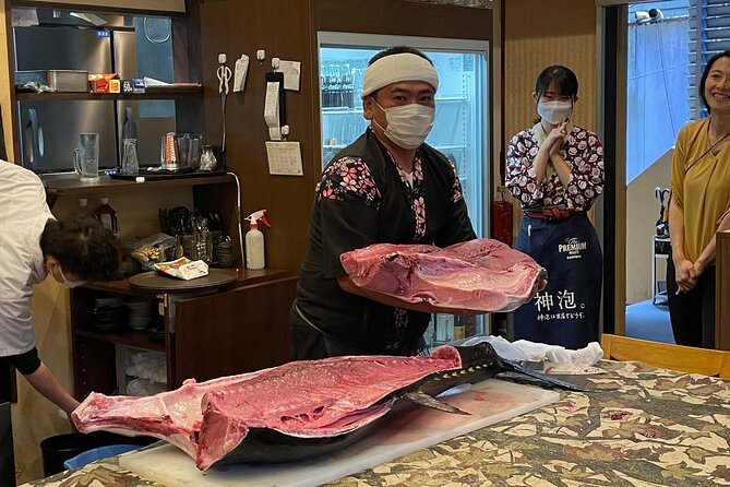 Tuna Cutting Show In Tokyo Amp Unlimited Sushi Amp Sake Quick Takeaways