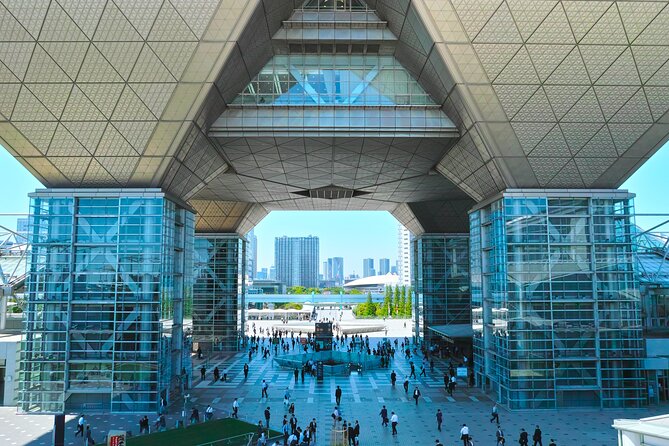 Tokyo Architecture and Contemporary Art Walking Tour With a Local Guide - The Intersection of Art and Architecture