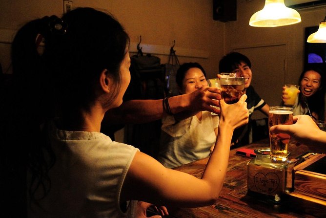 Tokyo Shinjuku Drinks and Neon Nights 3-Hour Small-Group Tour - Experience the Cozy Atmosphere of Golden Gai