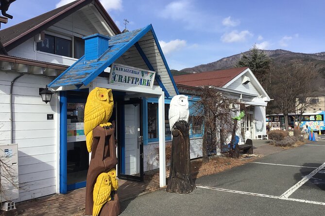 Tokyo: Day Trip to Lake Kawaguchi and Craft Experience - Luggage and Crafts