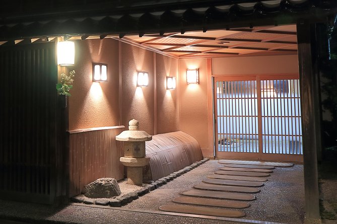 Kanazawa Private Night Tour Photoshoot Session by Professional Photographer - Tour Highlights