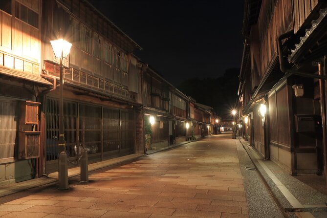 Kanazawa Private Night Tour Photoshoot Session by Professional Photographer - Frequently Asked Questions