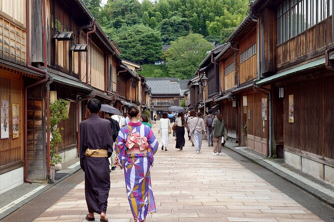 Full-Day Tour From Kanazawa: Samurai, Matcha, Gardens and Geisha - Beautiful Gardens
