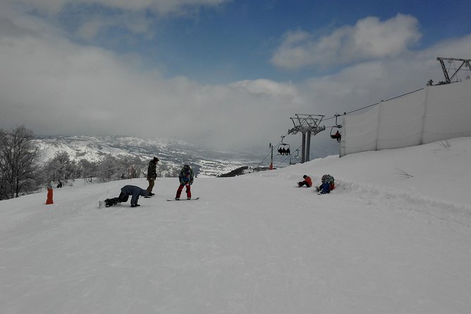 Niigata: Private Snowboarding Lesson 2024 - Niigata Prefecture - Meeting and Pickup