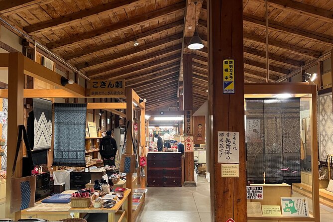 Half-Day Hirosaki Castle and Samurai House Tour With Guide - Hirosaki Castle Exploration