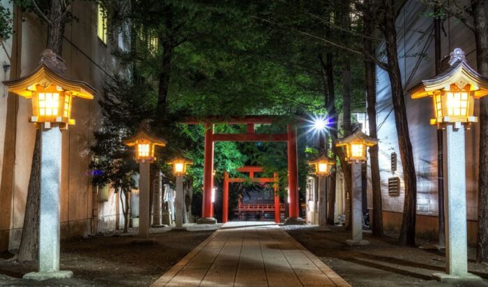 Hanazono Shrine Entrance In Shinjuku
