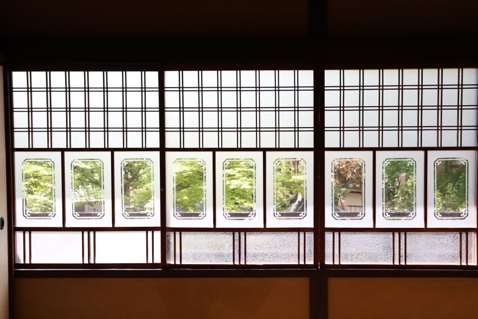 Miyajima: Cultural Experience in a Kimono - Photoshoot in a Japanese Garden