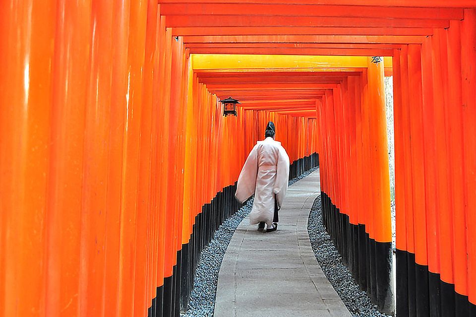 Kyoto: Top Highlights Full Day Trip - Immaculate Gardens of Kinkaku-ji