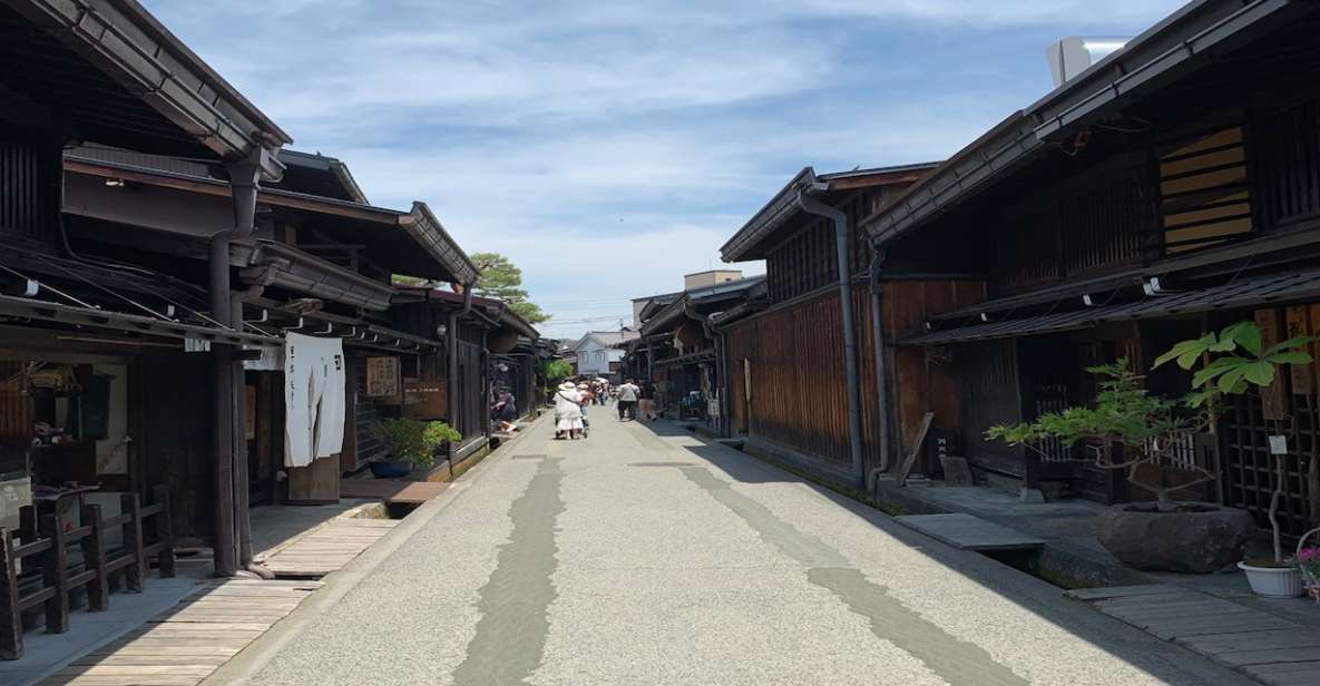 Takayama: Old Town Guided Walking Tour 45min. - Quick Takeaways