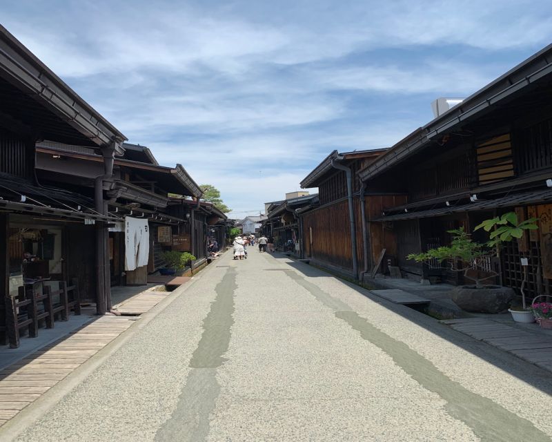 Takayama: Old Town Guided Walking Tour 45min. - Activity Details