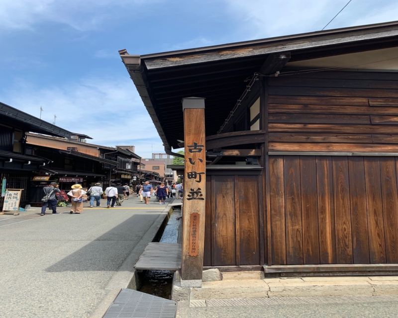 Takayama: Old Town Guided Walking Tour 45min. - Selecting Participants and Date