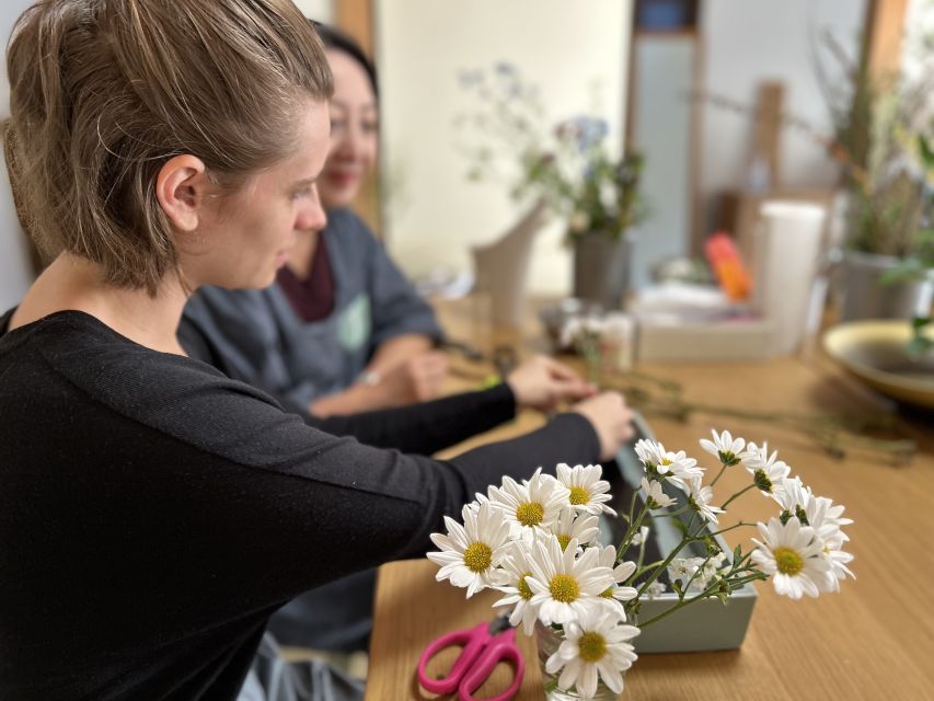 Kyoto: Local Home Visit Ikebana Private Class - Experience