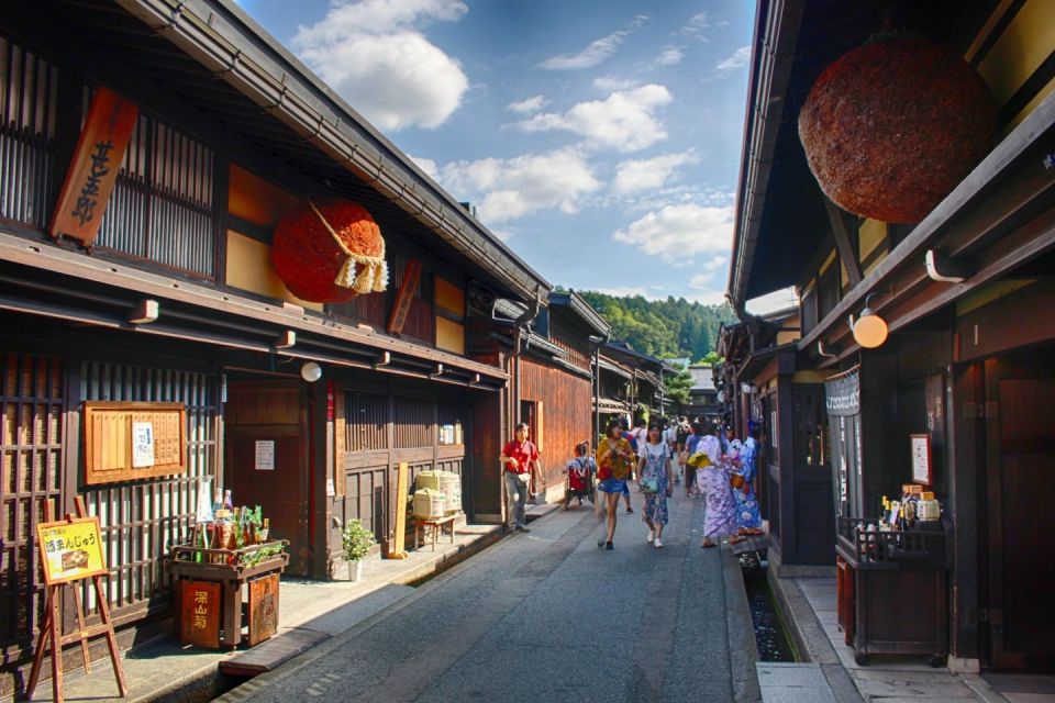 Takayama: Private Walking Tour With a Local Guide - Highlights of the Takayama Walking Tour