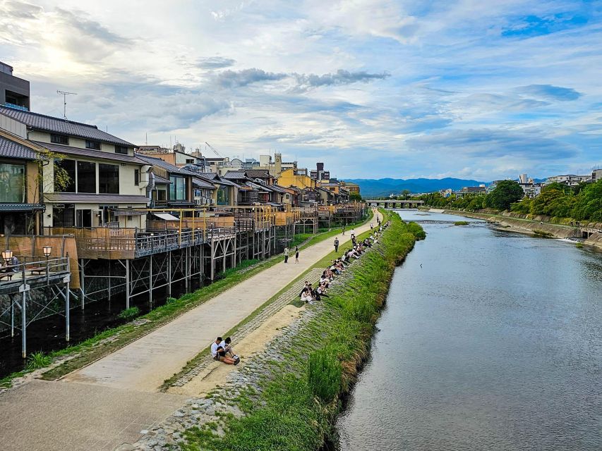 Kyoto: Gion District Guided Walking Tour at Night With Snack - Tour Details