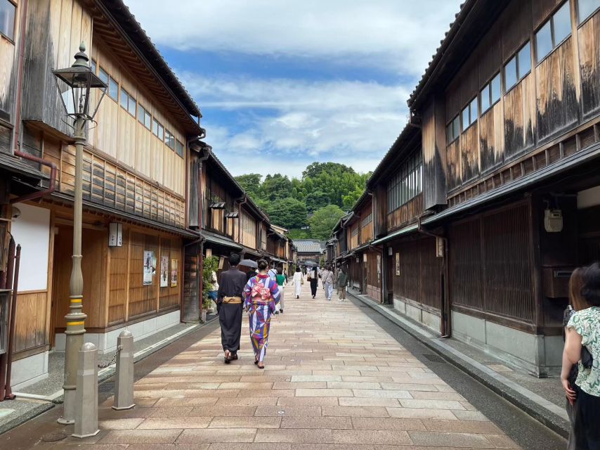Kanazawa: Samurai, Matcha, Gardens and Geisha Full-Day Tour - Frequently Asked Questions