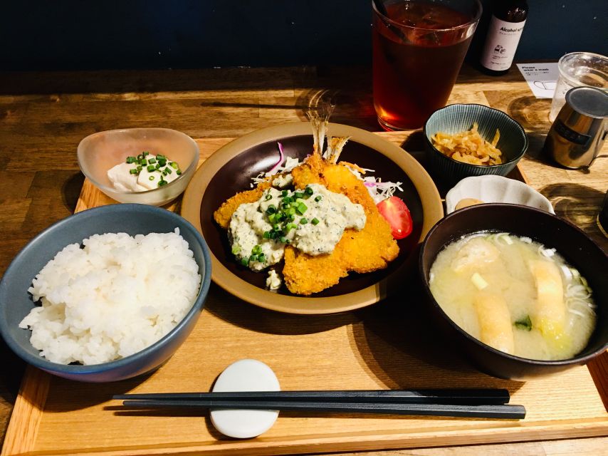 Yanaka & Nezu: Walking Tour in Tokyo's Nostalgic Old Towns - Get Creative at a Maneki-Neko Painting Cafe