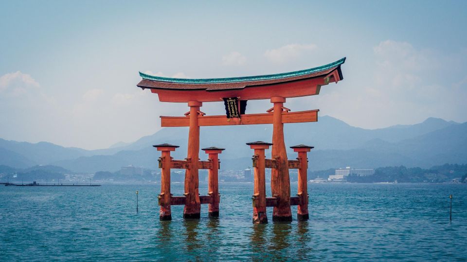 The Peace Memorial to Miyajima : Icons of Peace and Beauty - Hiroshima Peace Memorial Museum: Discovering the Tragic Past