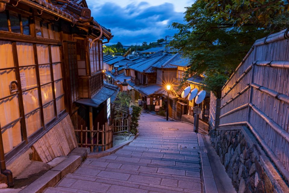 Kyoto: Gion Night Walk (Incl Drink & Souvenir Gift) - Spotting Geisha and Maiko